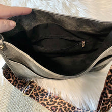 Load image into Gallery viewer, Crossbody Leopard Strap Bag
