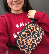 Load image into Gallery viewer, On the go cheetah Babe Bag
